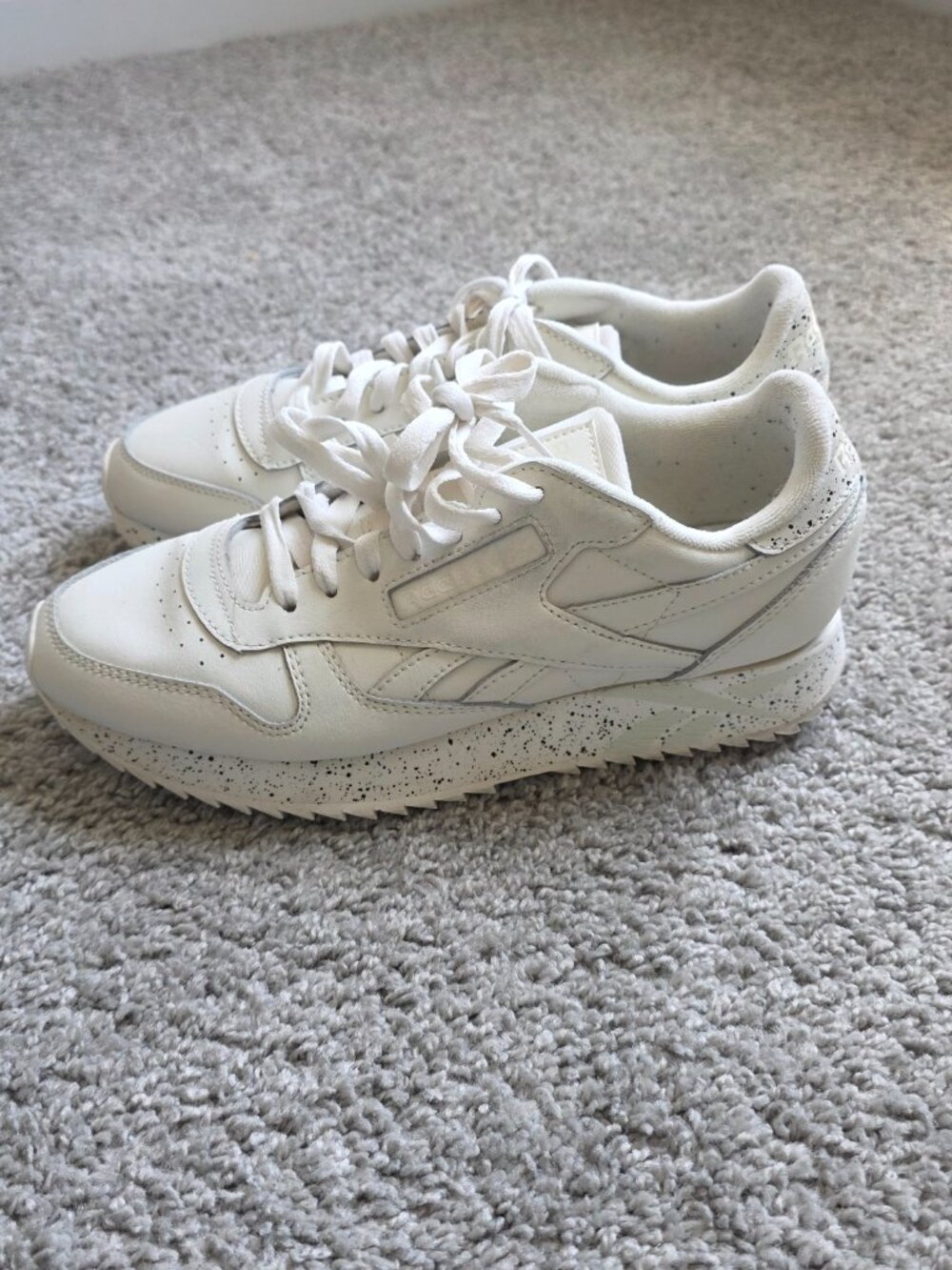 Reebok Classic White Speckled Sneakers Women’s Size 7.5